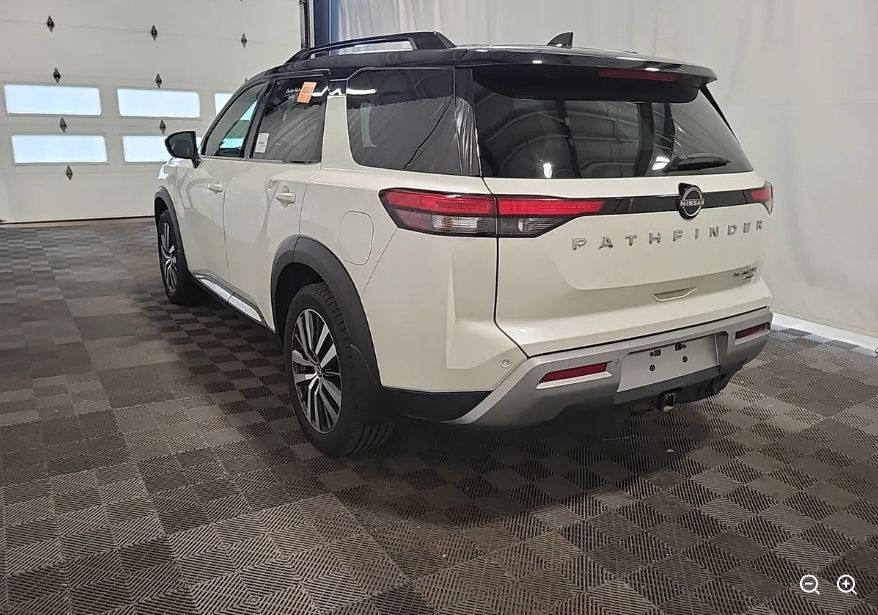 Used 2022 Nissan Pathfinder Platinum AWD/4WD image 6