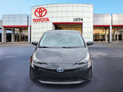 Used 2016 Toyota Prius Three image 2