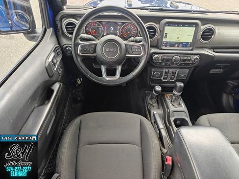 Used 2020 Jeep Wrangler Unlimited Sahara w/ Uconnect 4C Nav & Sound Group AWD/4WD image 4