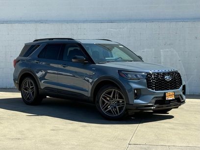 New 2025 Ford Explorer ST-Line w/ Premium Package