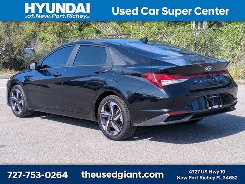 Used 2023 Hyundai Elantra SEL w/ Convenience Package FWD image 3