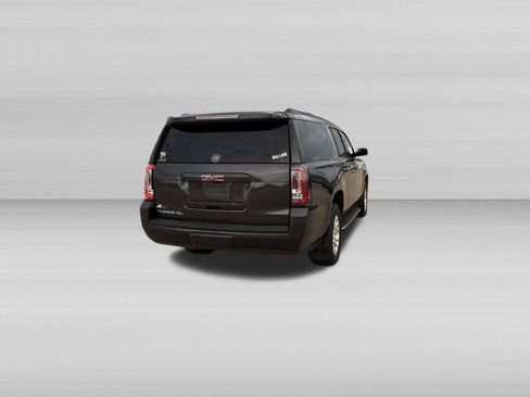 Used 2017 GMC Yukon XL SLT w/ Open Road Package AWD/4WD image 6