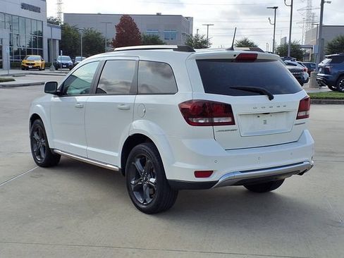 Used 2019 Dodge Journey Crossroad w/ Driver Convenience Group FWD image 2