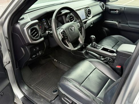 Used 2022 Toyota Tacoma TRD Off-Road w/ TRD Premium Off Road Package AWD/4WD image 11