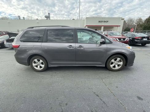 Used 2020 Toyota Sienna LE image 11