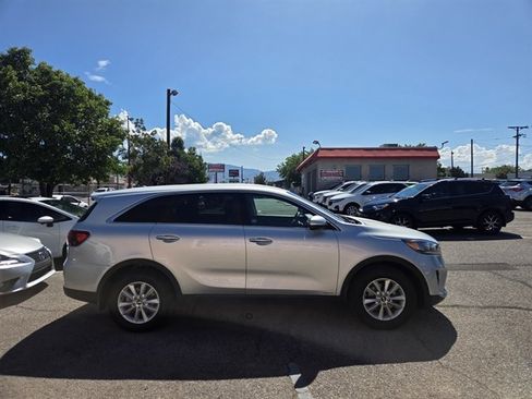 Used 2020 Kia Sorento LX AWD/4WD image 2