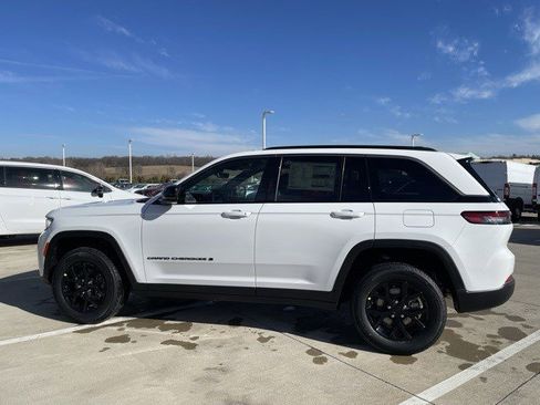 New 2026 Jeep Grand Cherokee Altitude image 2