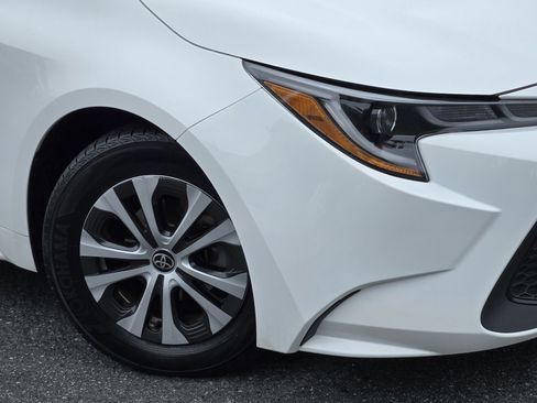Used 2022 Toyota Corolla LE image 9