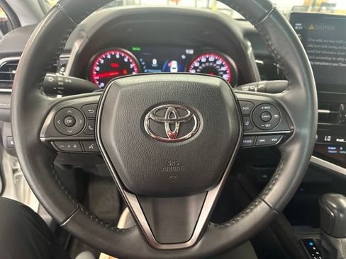 Used 2022 Toyota Camry XSE w/ Navigation Package FWD image 5