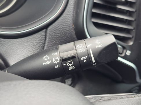 Used 2019 Jeep Cherokee Latitude Plus AWD/4WD image 27