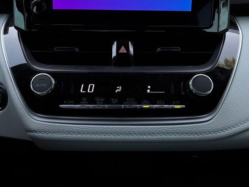 Used 2025 Toyota Corolla SE FWD image 25