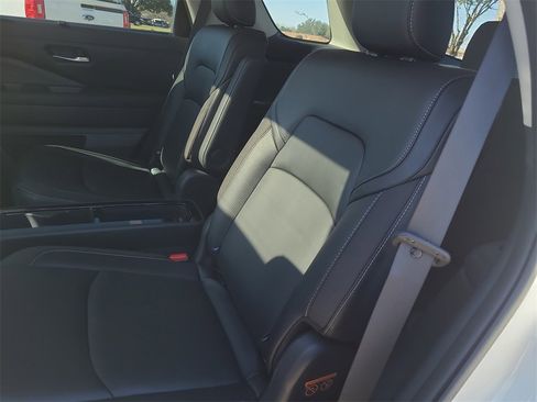 Certified 2023 Nissan Pathfinder SL w/ SL Premium Package image 11