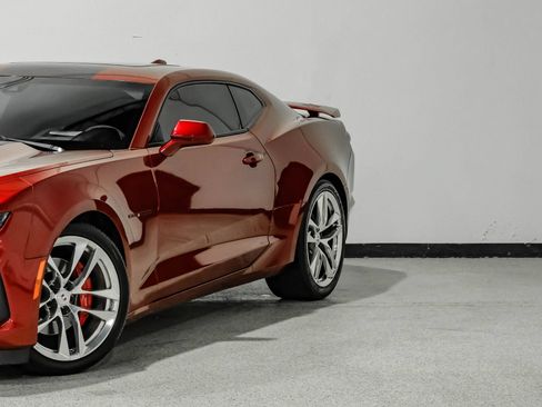 Used 2021 Chevrolet Camaro SS w/ Wild Cherry Design Package 2 RWD image 13