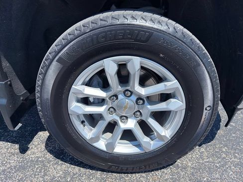 Used 2023 Chevrolet Silverado 1500 LT AWD/4WD image 8