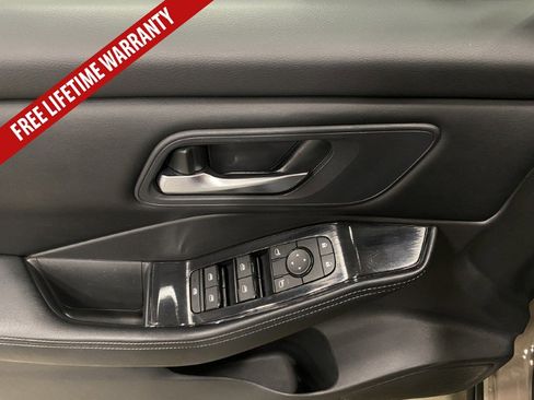 Used 2025 Nissan Rogue SV FWD image 26