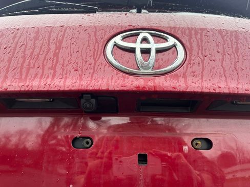 Used 2020 Toyota Highlander XLE AWD/4WD image 9