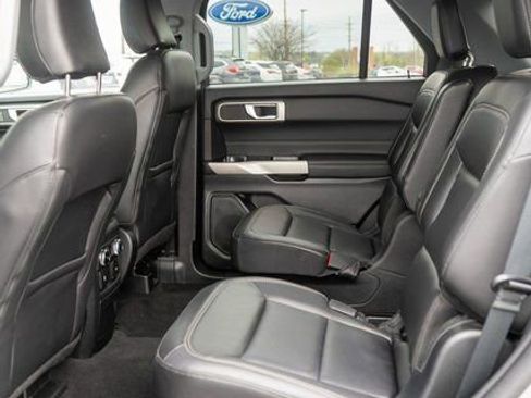 Used 2023 Ford Explorer XLT w/ Equipment Group 202A AWD/4WD image 11