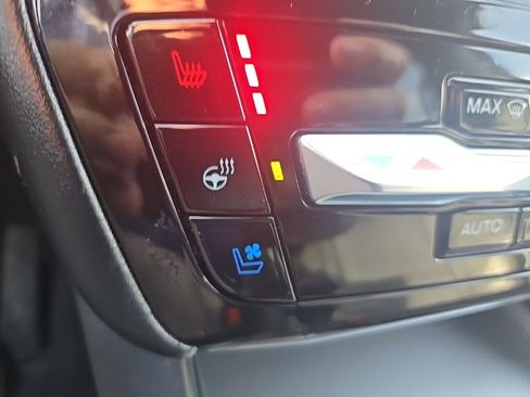 Used 2023 Ford Explorer Platinum w/ Technology Package image 18