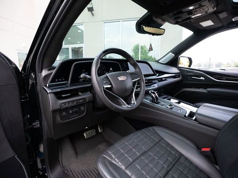 Used 2023 Cadillac Escalade ESV V w/ LPO, ONYX Package AWD/4WD image 28