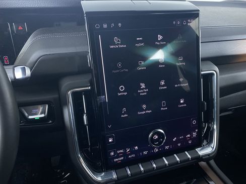 Certified 2025 GMC Yukon Denali image 5