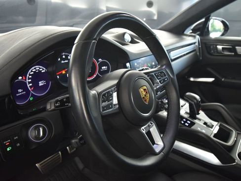 Certified 2023 Porsche Cayenne Turbo image 4