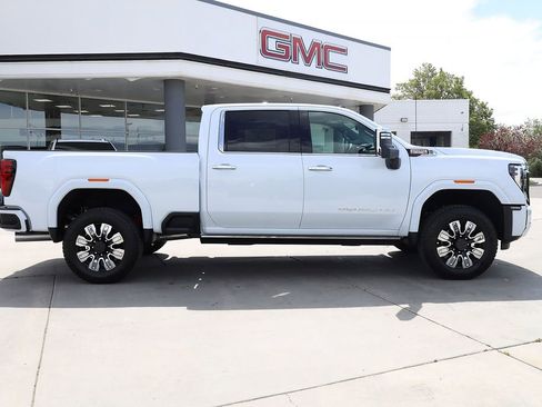 New 2026 GMC Sierra 3500 Denali w/ Denali Reserve Package AWD/4WD image 7