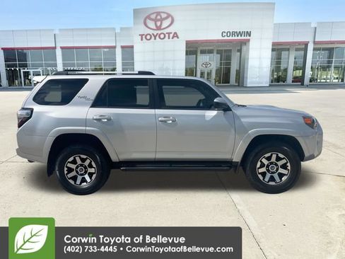 Used 2017 Toyota 4Runner TRD Off-Road AWD/4WD image 6