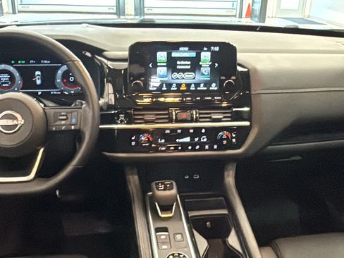 Used 2025 Nissan Pathfinder Platinum AWD/4WD image 11