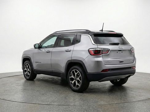 Used 2025 Jeep Compass Limited image 6