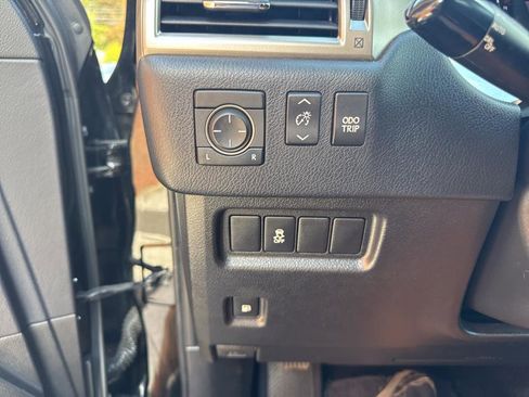 Used 2018 Lexus GX 460 image 30