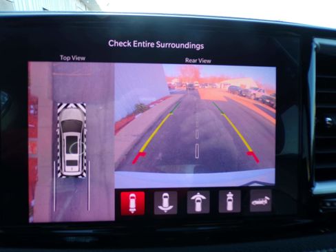 Used 2023 Chrysler Pacifica Touring-L image 13