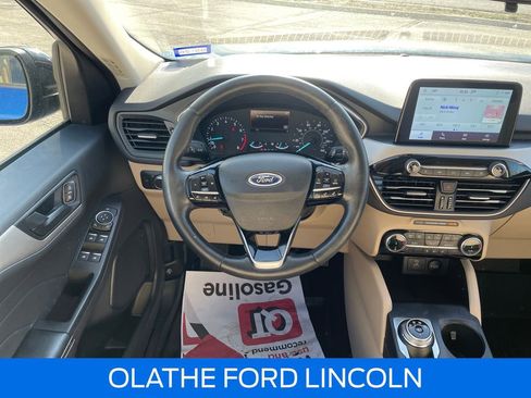 Used 2022 Ford Escape SE w/ SE Sport Appearance Package image 24