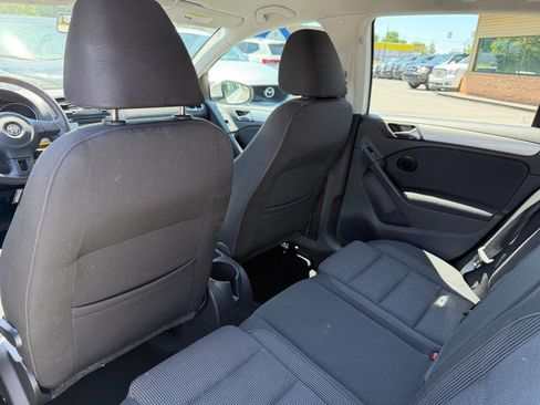 Used 2010 Volkswagen Golf 4-Door FWD image 26