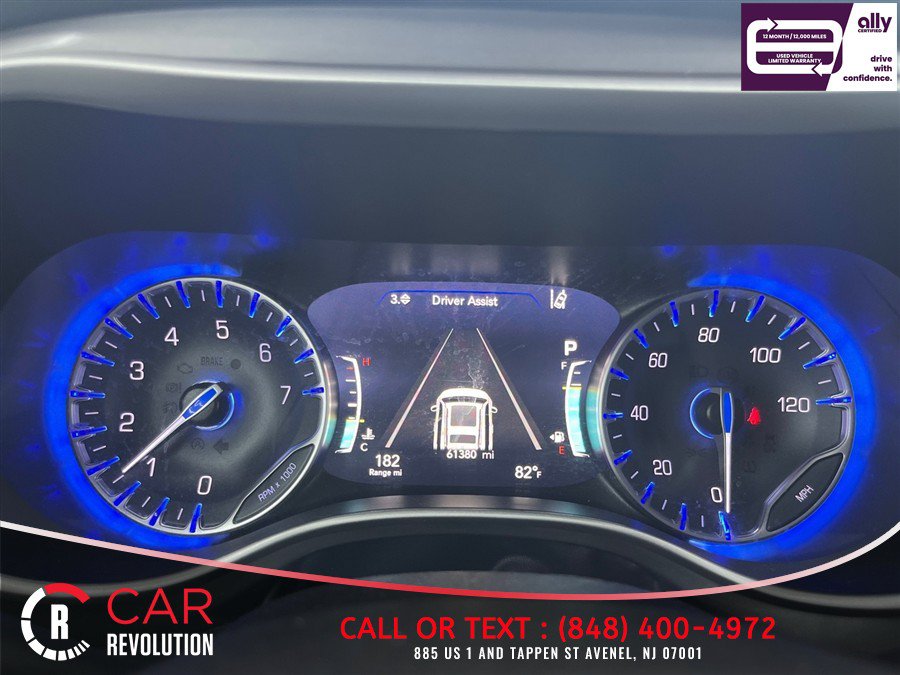 Used 2023 Chrysler Pacifica Touring-L FWD image 30