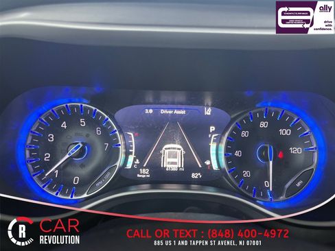 Used 2023 Chrysler Pacifica Touring-L FWD image 30