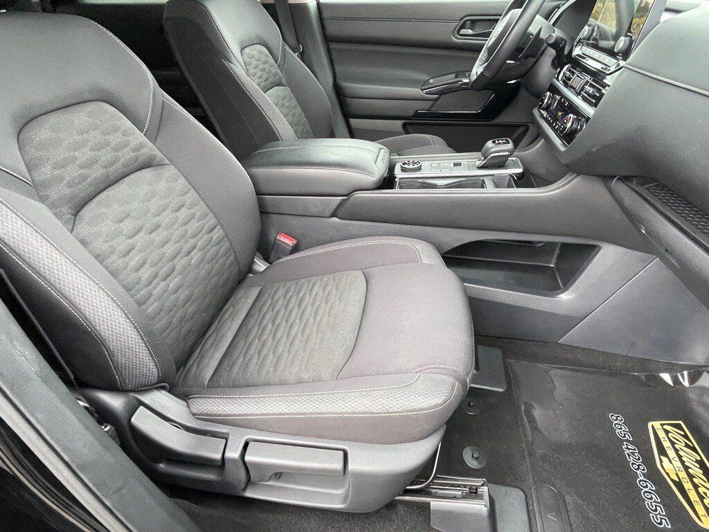 Used 2025 Nissan Pathfinder SV AWD/4WD image 10