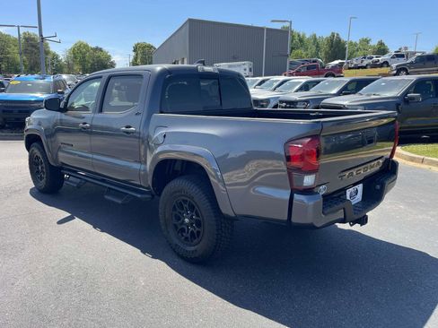 Used 2022 Toyota Tacoma SR5 w/ Technology Package RWD image 4
