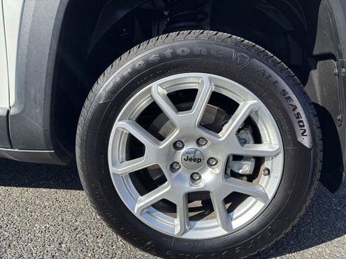 Used 2023 Jeep Renegade Latitude image 10