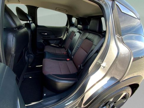 New 2025 Nissan Kicks SR image 11