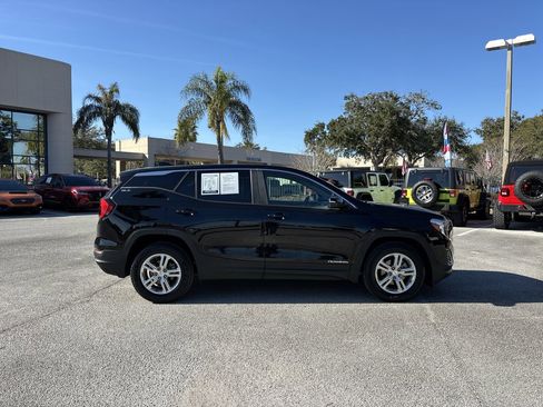 Used 2021 GMC Terrain SLE image 2