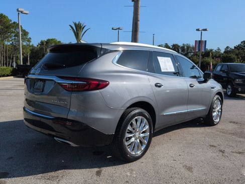Used 2018 Buick Enclave Premium w/ Experience Buick Package FWD image 4