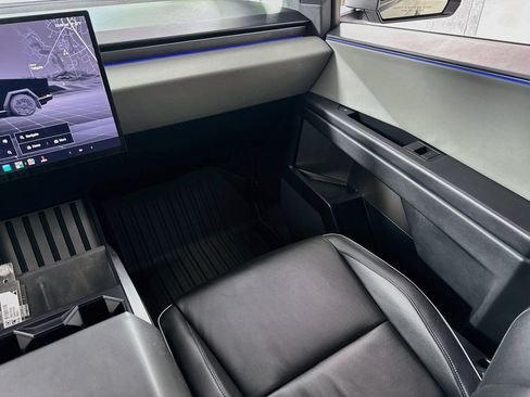 Used 2024 Tesla Cybertruck AWD Crew Cab image 24