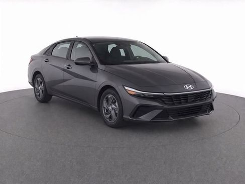Certified 2024 Hyundai Elantra SE FWD image 1