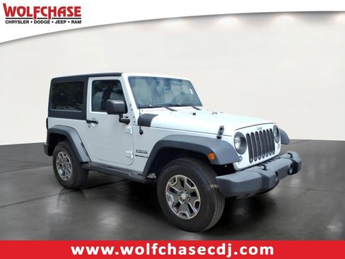 Used 2016 Jeep Wrangler Sport w/ Mopar Black Appearance Group AWD/4WD image 7