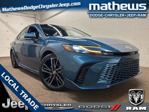 Used 2025 Toyota Camry XSE image 1