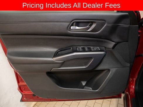 Used 2023 Nissan Pathfinder SL AWD/4WD image 14