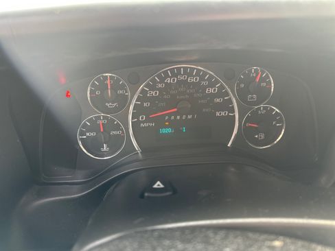 Used 2017 Chevrolet Express 2500 image 18