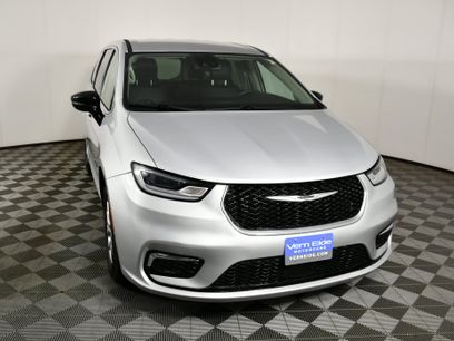 Used 2024 Chrysler Pacifica Touring-L