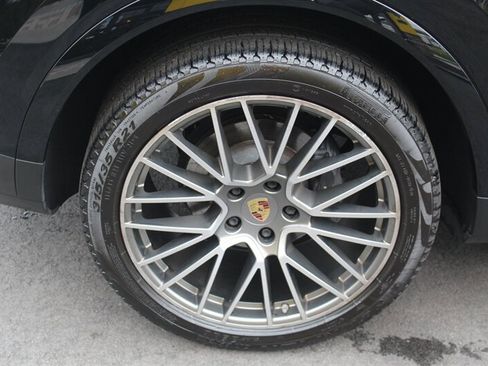 Used 2022 Porsche Cayenne Platinum Edition AWD/4WD image 28