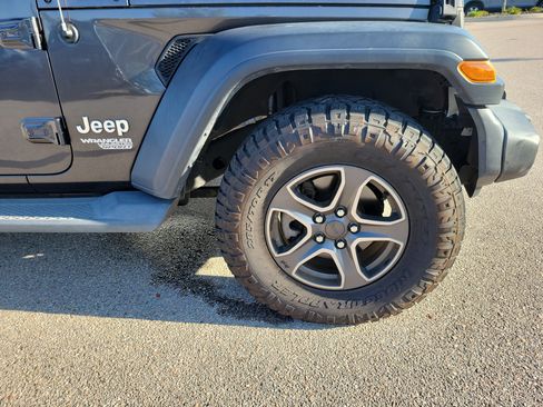 Used 2019 Jeep Wrangler Unlimited Sport S AWD/4WD image 10